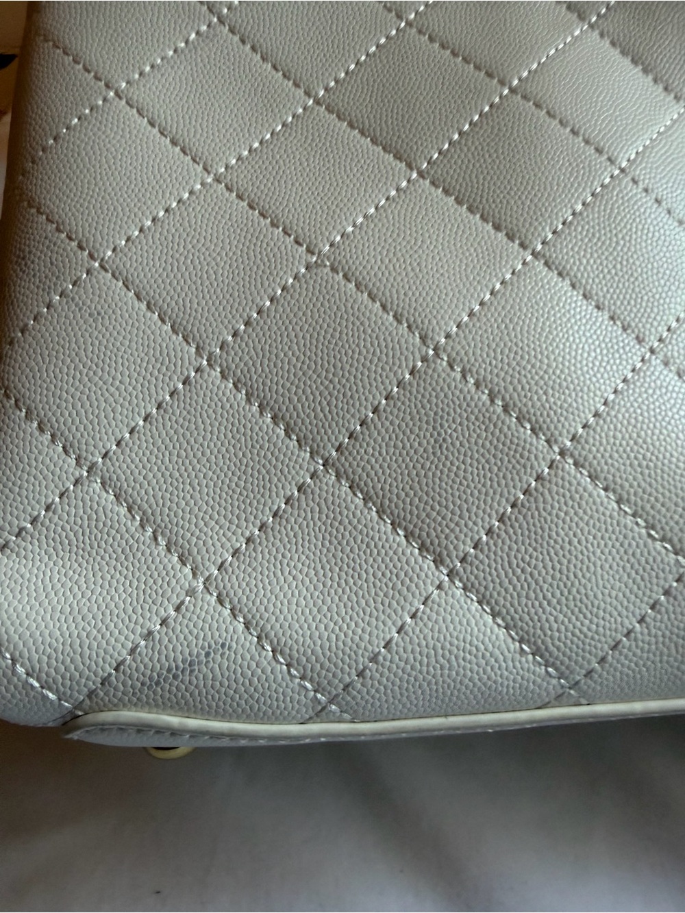NWT white quilted top handle gold chain drawstring small bucket bag - Picture 7 of 9